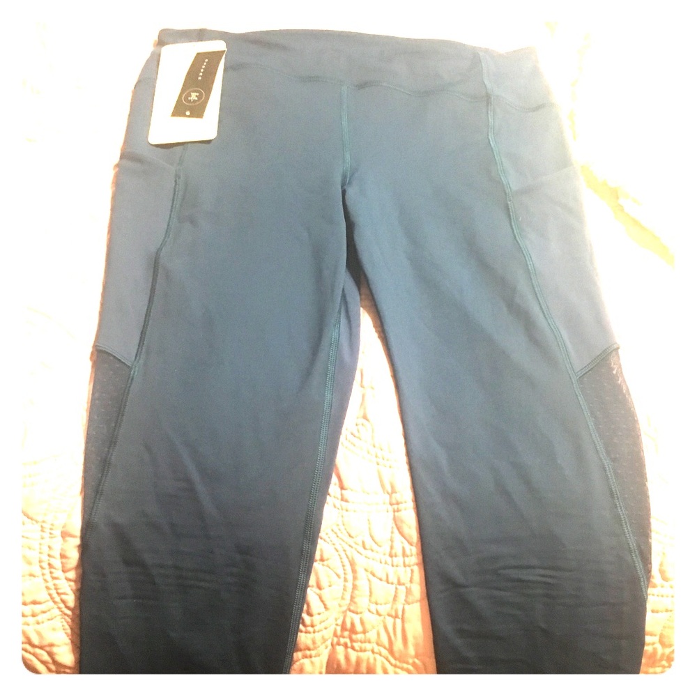 Lululemon Size 10 All the right places crop!